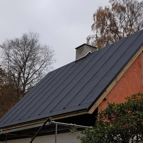 Lægning af et nyt tag på et hus